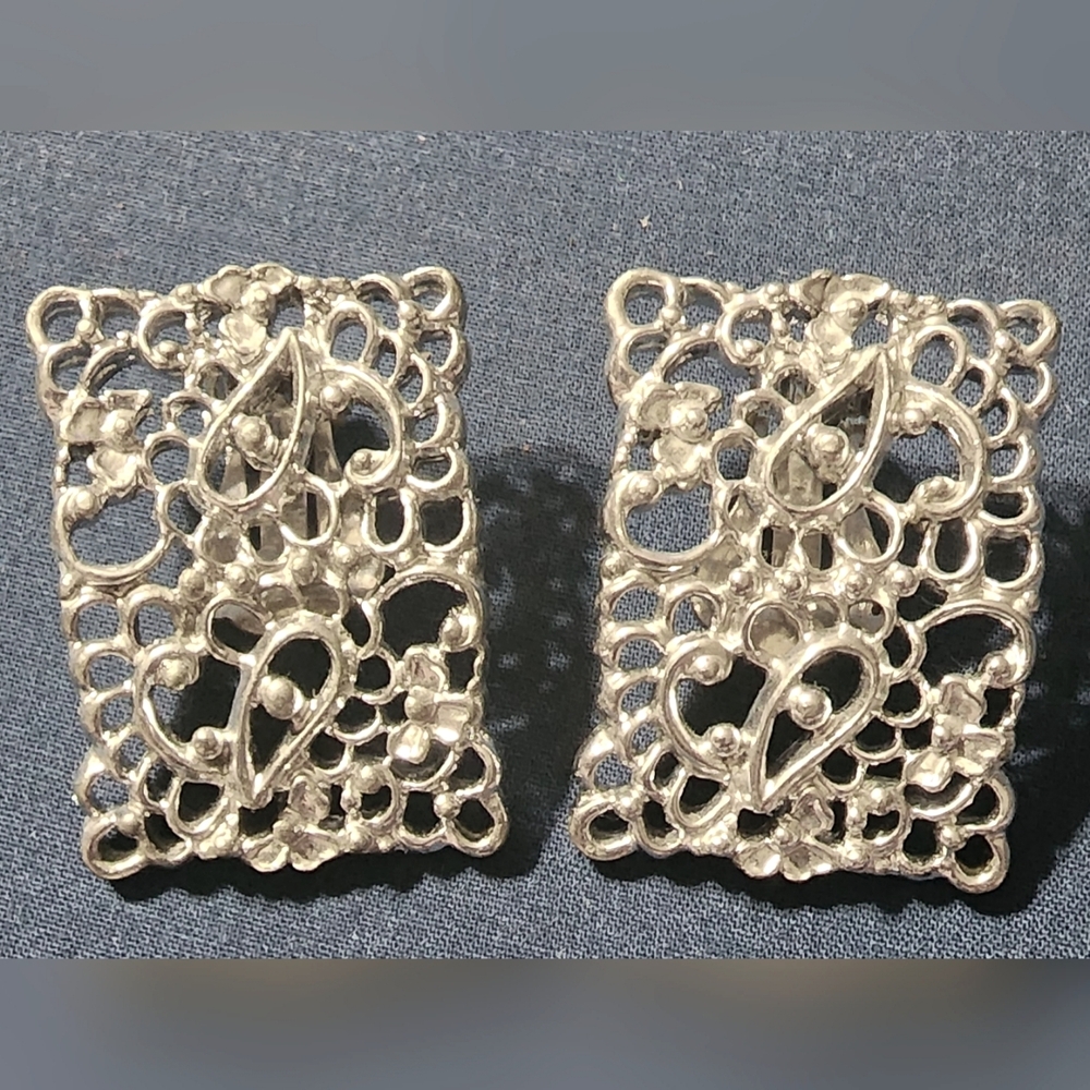Vintage Emmons silver tone clip on earrings
